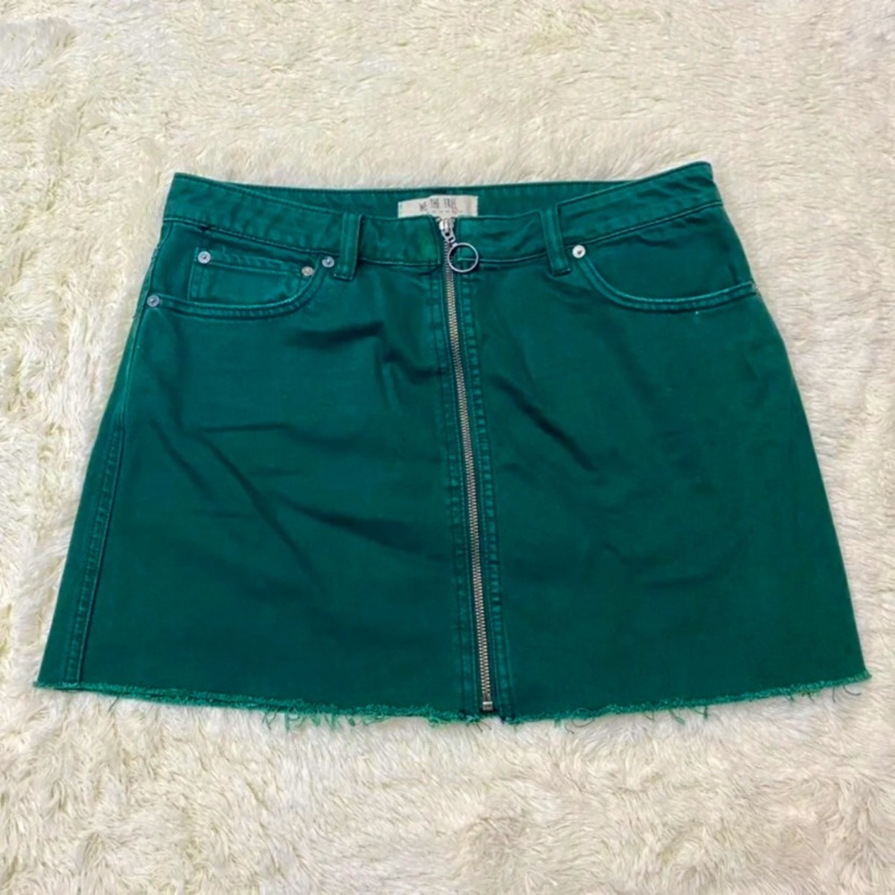 Emerald Green We the Free Skirt Size 30
Fits a size 10
Free people